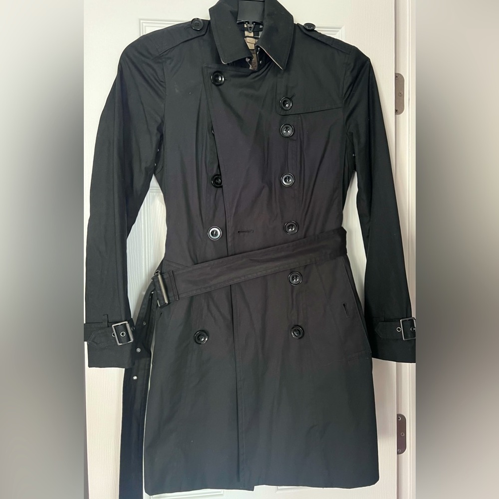 Burberry Women Coat, Size 4, Black.